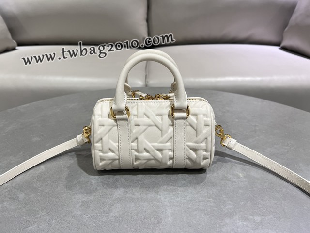 Dior专柜新款迪奥顶级原单杏色压花菱格Groove16迷你手袋 djfk1206